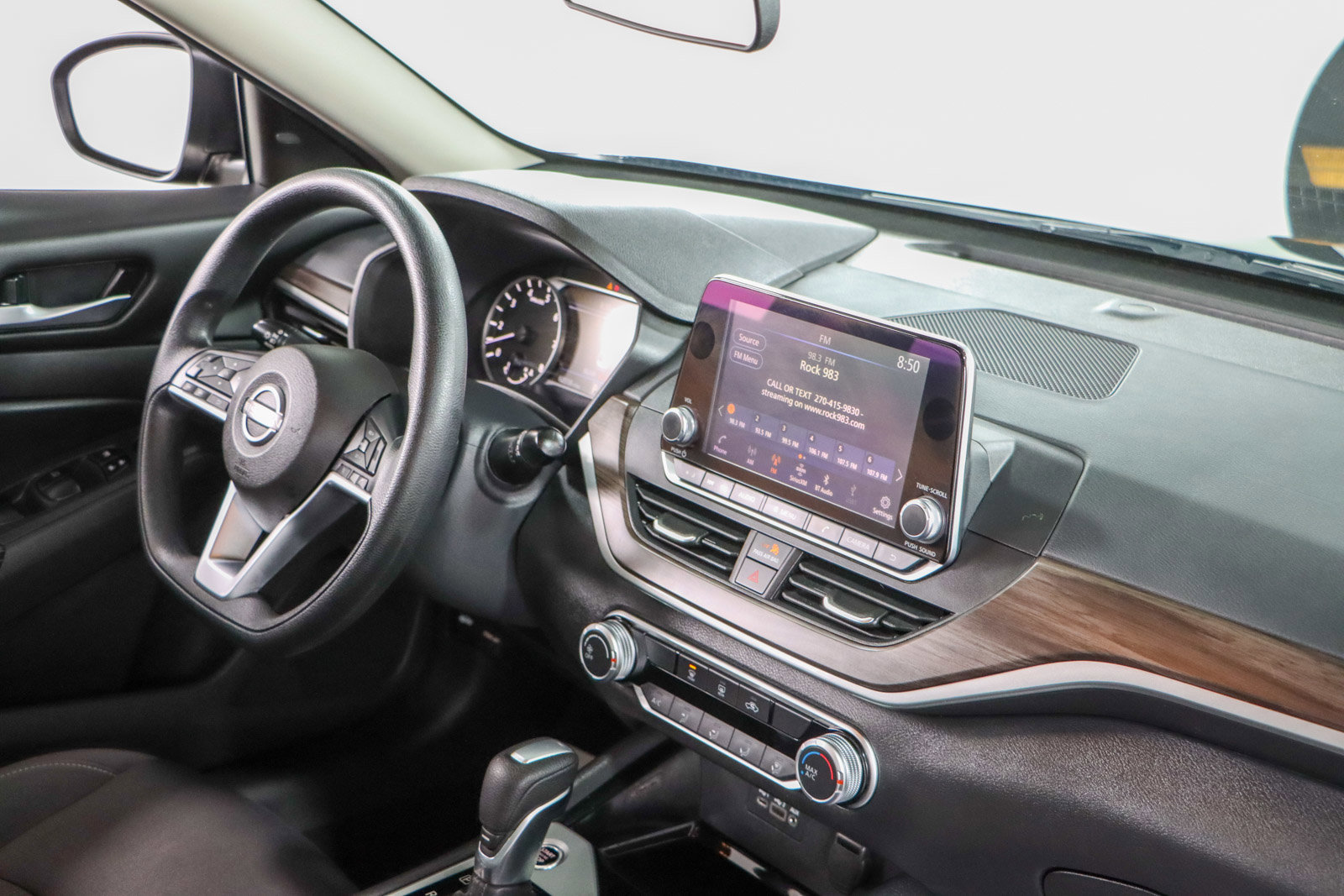 Used 2024 Nissan Altima 2.5 SV image 25