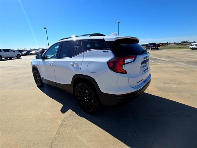 Used 2022 GMC Terrain SLT w/ Elevation Edition image 6