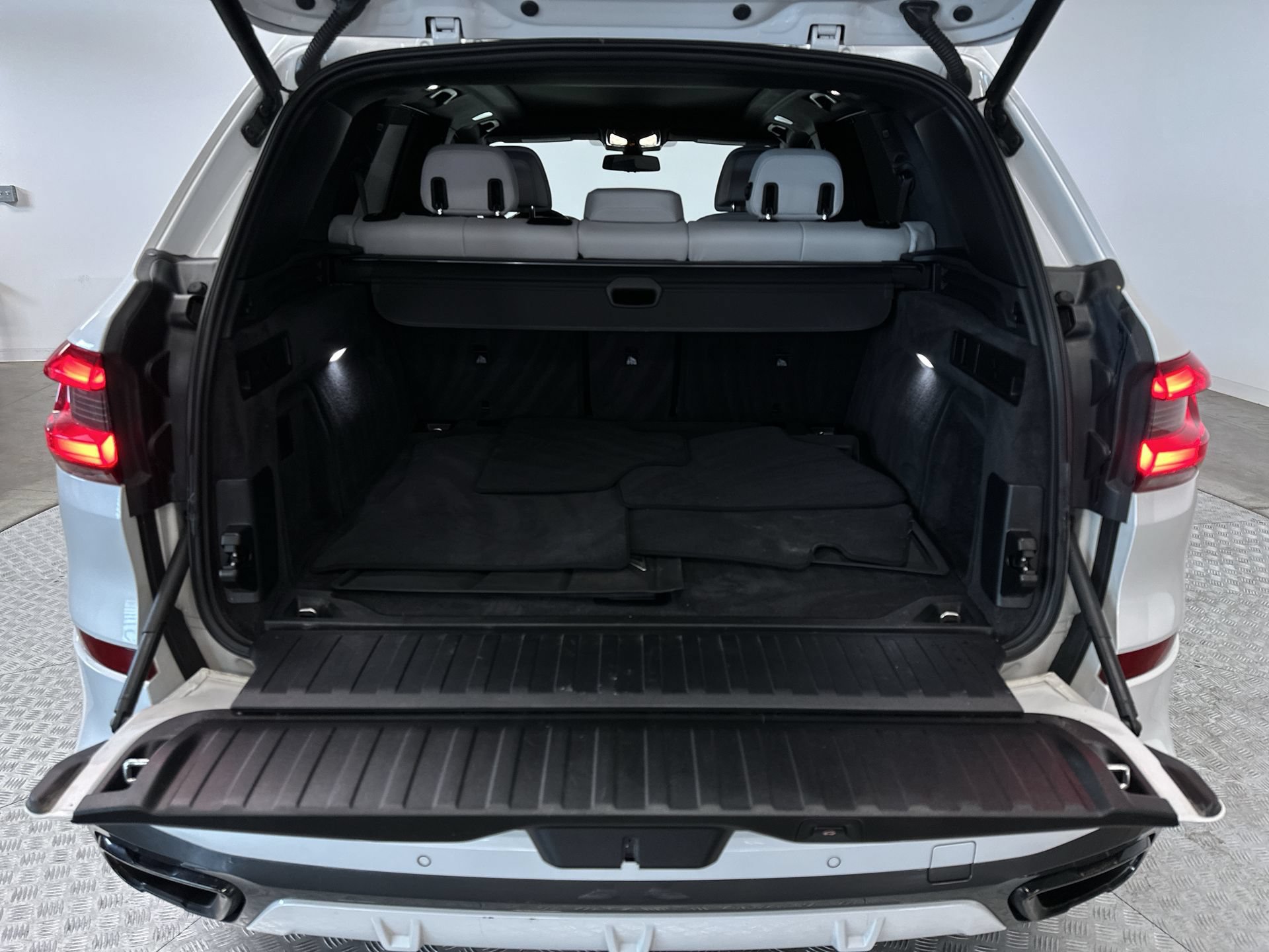 Used 2023 BMW X5 M50i w/ Executive Package AWD/4WD image 26