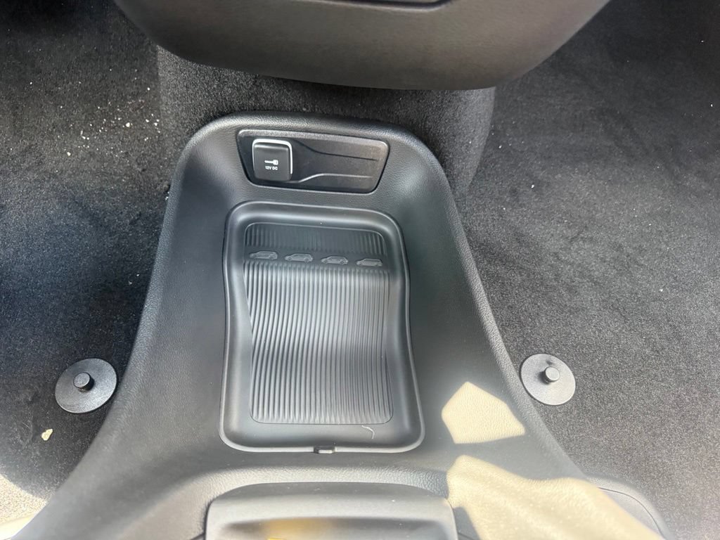 New 2027 Chrysler Pacifica Select FWD image 28