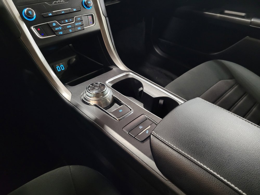 Used 2020 Ford Fusion SE FWD image 26