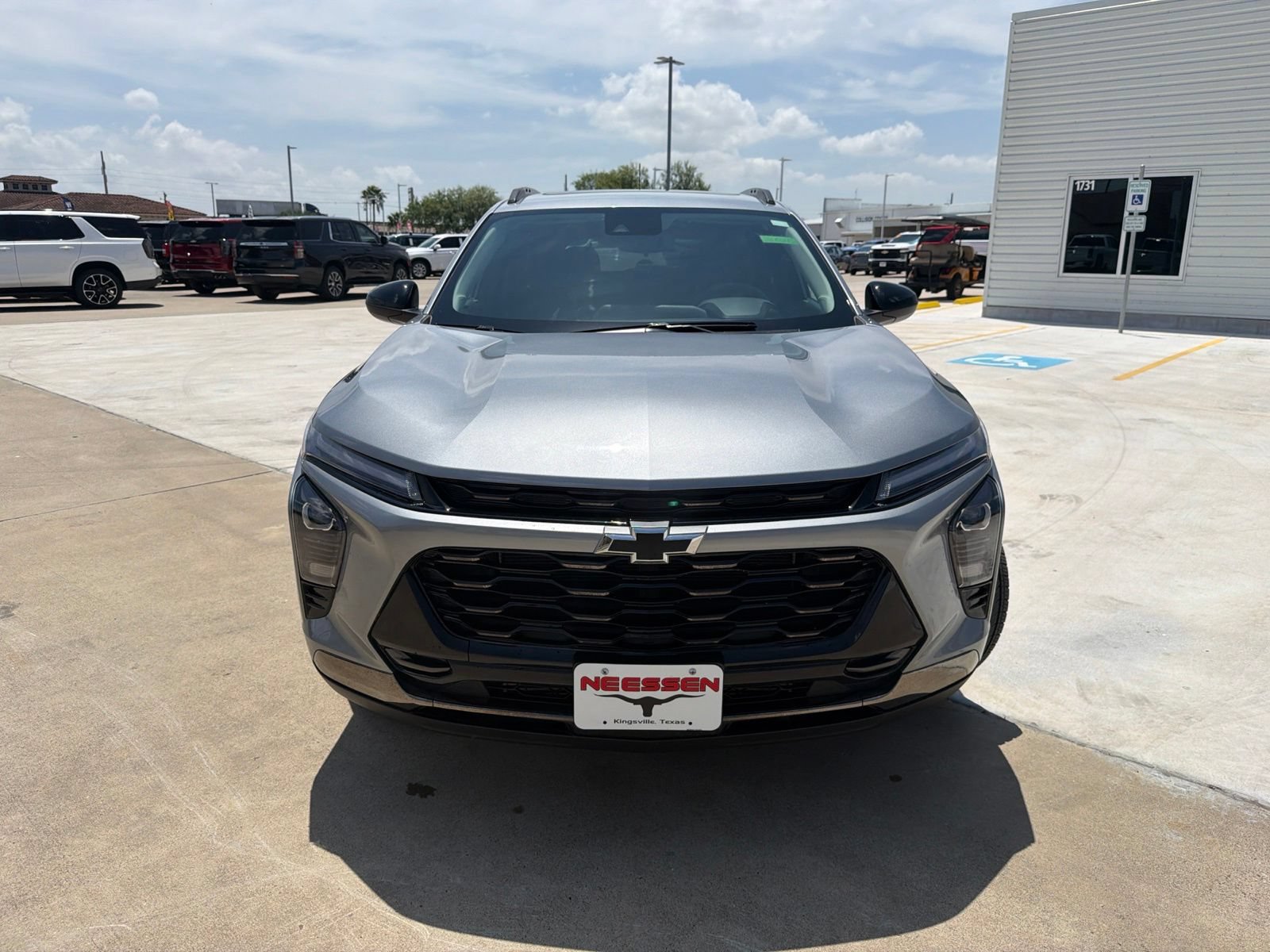 Used 2025 Chevrolet Trax ACTIV w/ Sunroof Package FWD image 2