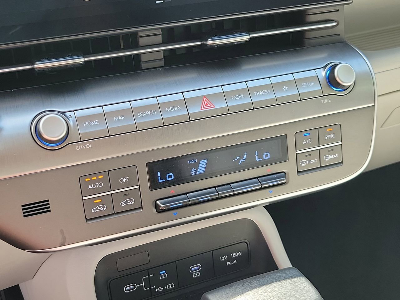 Used 2025 Hyundai Kona SEL FWD image 25