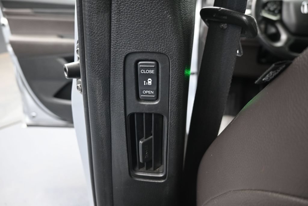 Used 2018 Honda Odyssey EX-L image 26
