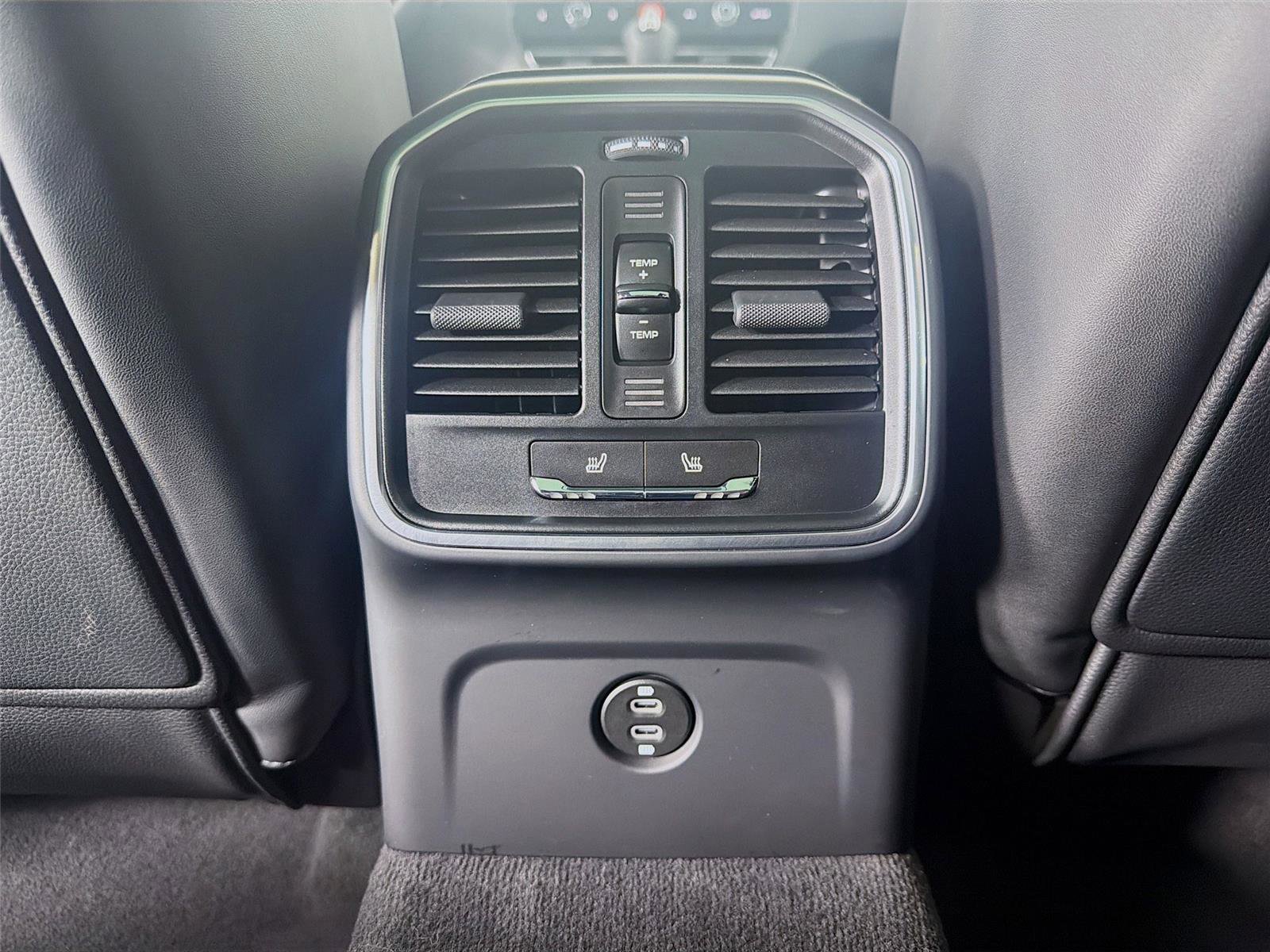 Certified 2025 Porsche Macan image 22