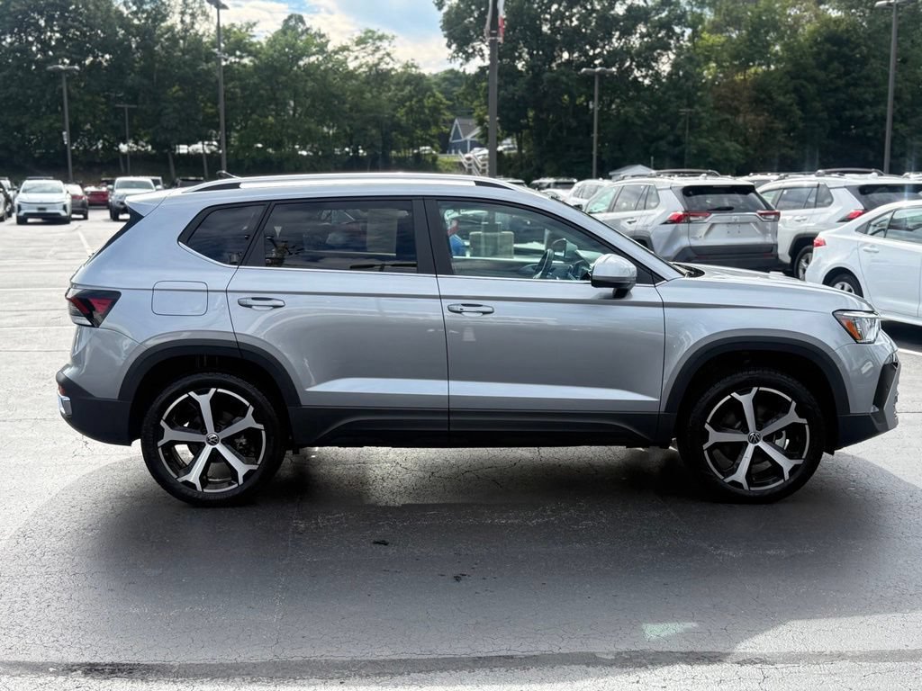 Used 2025 Volkswagen Taos SEL AWD/4WD image 9