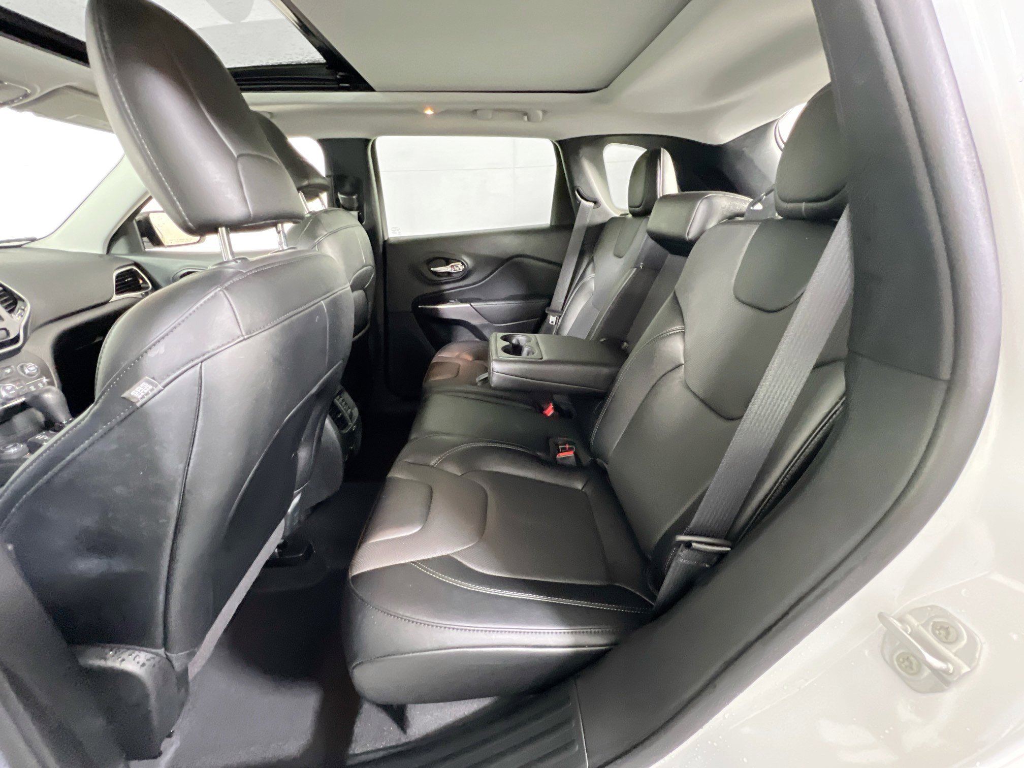 Used 2022 Jeep Cherokee Limited AWD/4WD image 24