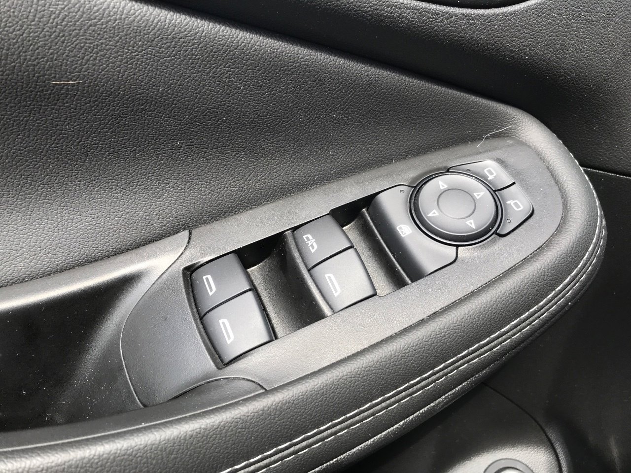Certified 2023 Buick Encore GX Select w/ Sport Touring Package FWD image 18