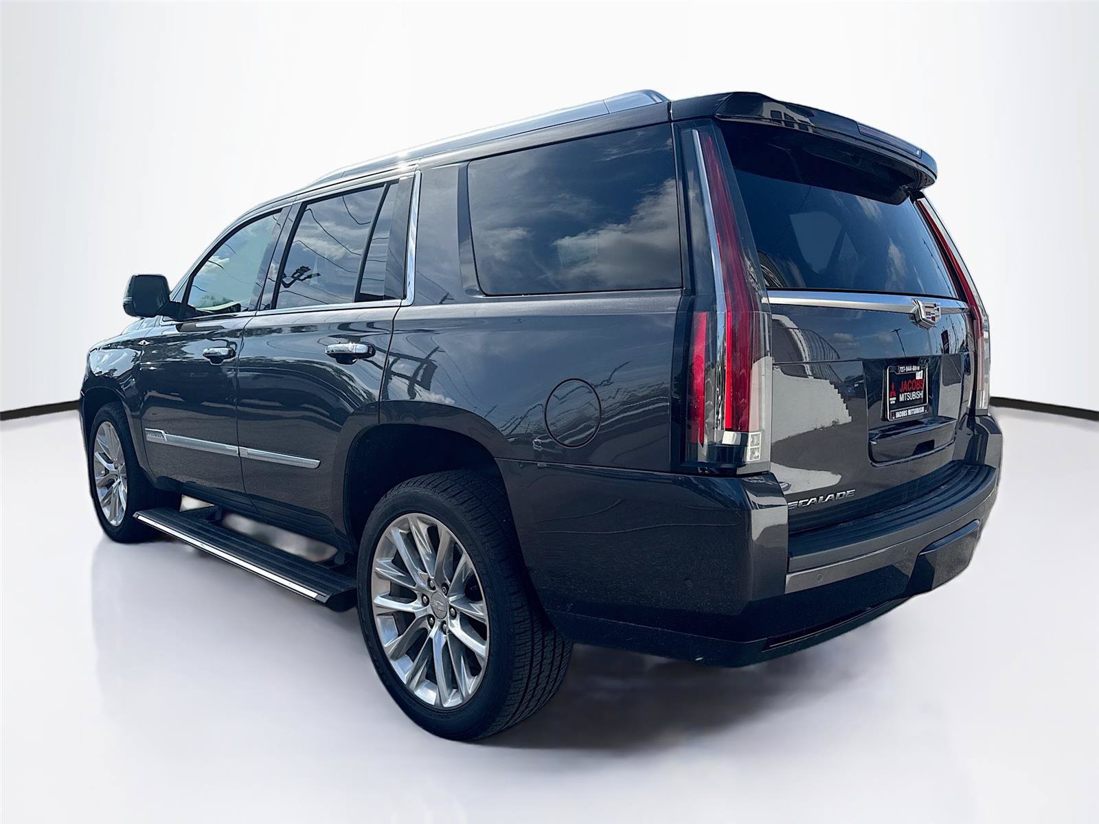 Used 2017 Cadillac Escalade Premium Luxury AWD/4WD image 3