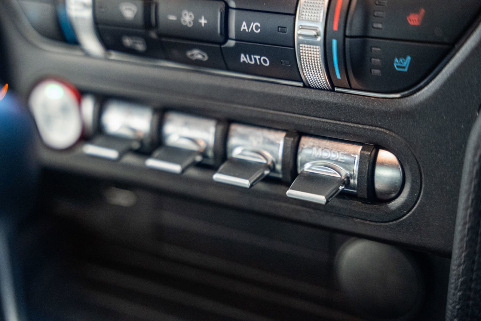 Used 2019 Ford Mustang Premium w/ Ecoboost Performance Package image 32