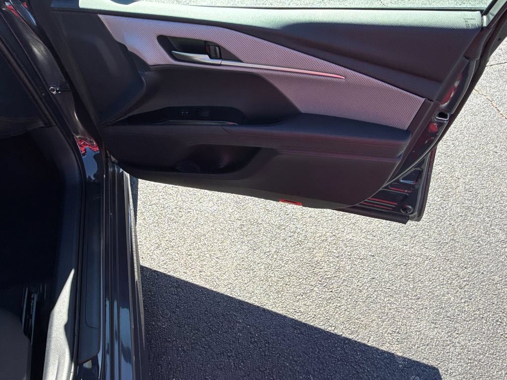 Used 2025 Toyota Camry SE AWD/4WD image 14