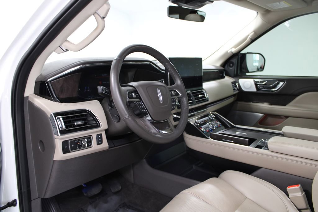 Used 2023 Lincoln Navigator Reserve image 22