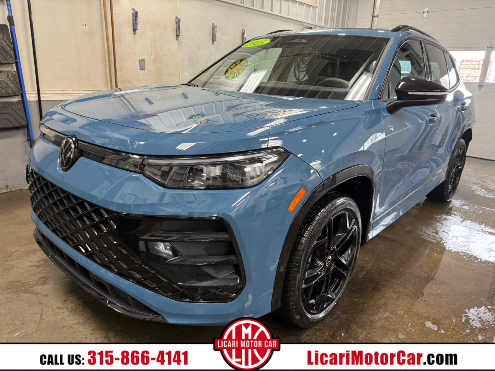 Used 2025 Volkswagen Tiguan SE R-Line AWD/4WD image 1
