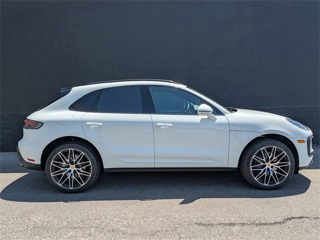 Certified 2025 Porsche Macan image 9