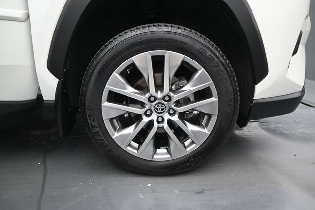 Used 2022 Toyota RAV4 XLE Premium AWD/4WD image 18
