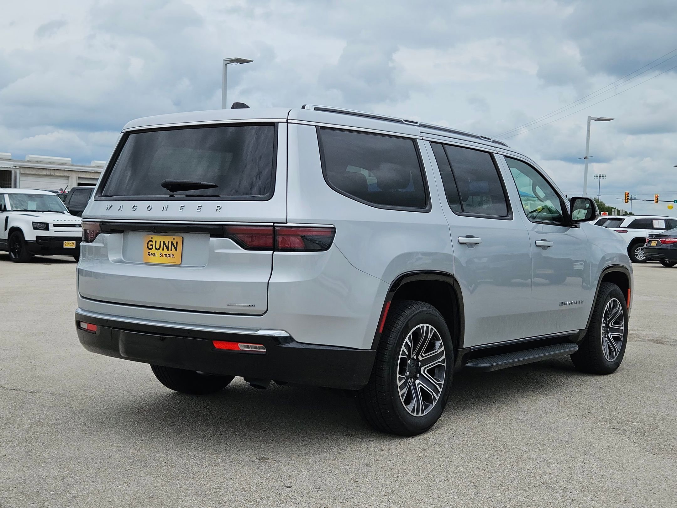 Used 2024 Jeep Wagoneer Series II w/ Flexible Seating Group RWD image 3