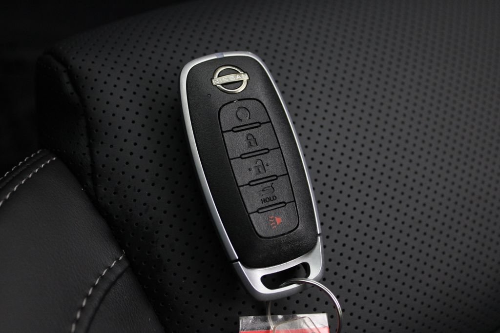 Certified 2025 Nissan Rogue Platinum FWD image 33