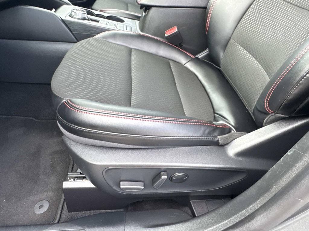 Used 2025 Ford Escape ST-Line AWD/4WD image 16