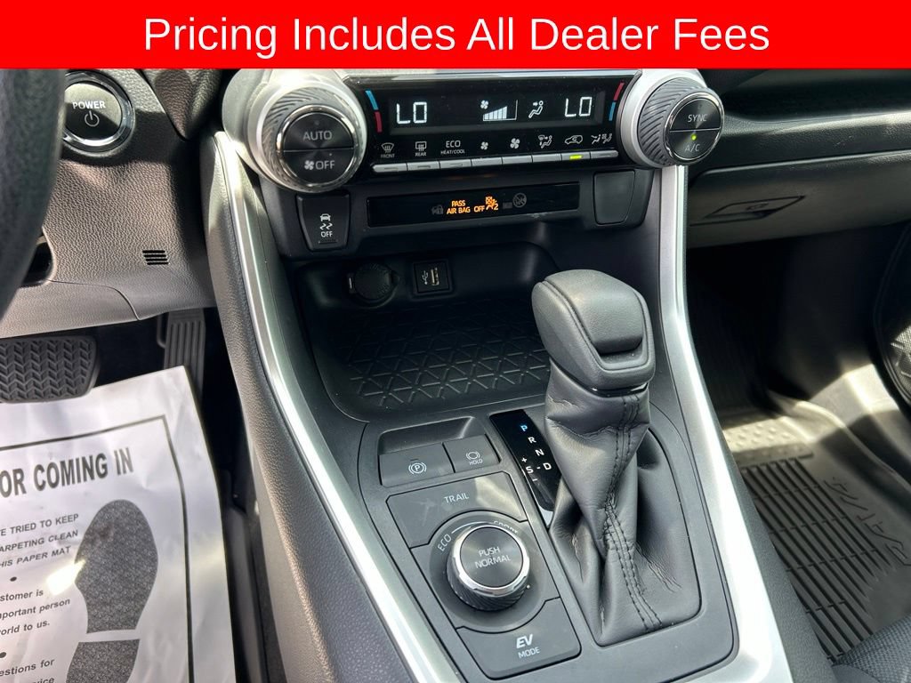 Used 2025 Toyota RAV4 XLE AWD/4WD image 10