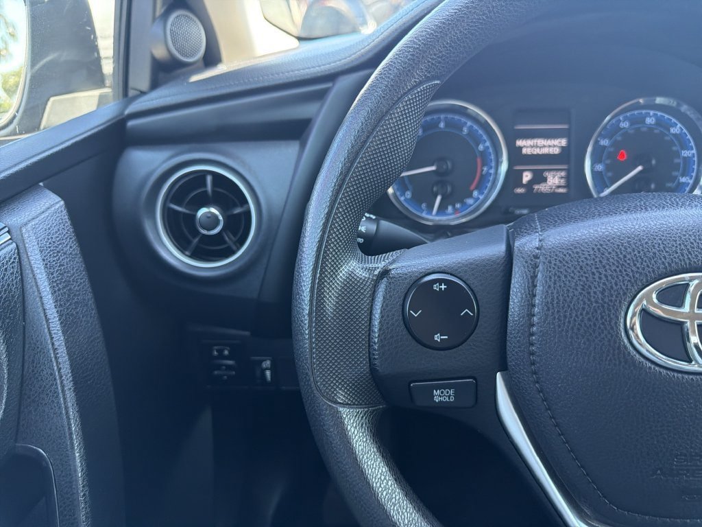Used 2017 Toyota Corolla LE FWD image 27