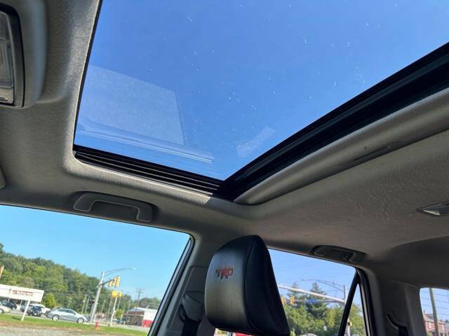 Used 2018 Toyota 4Runner 4WD image 17