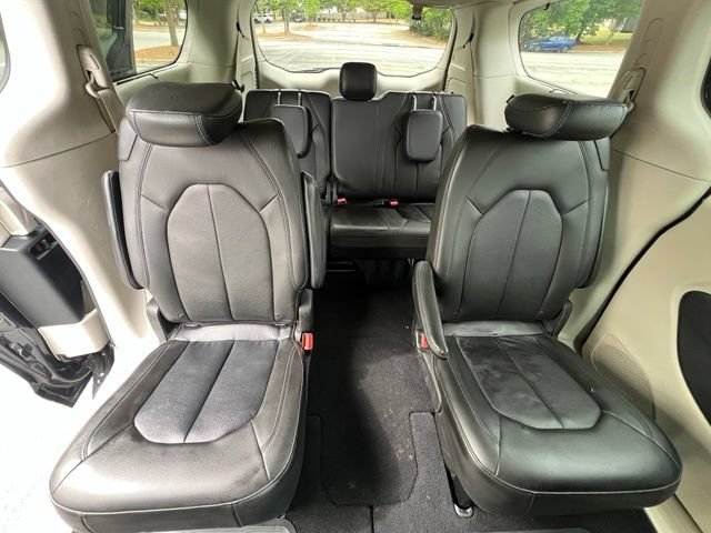 Used 2021 Chrysler Pacifica Touring-L FWD image 23