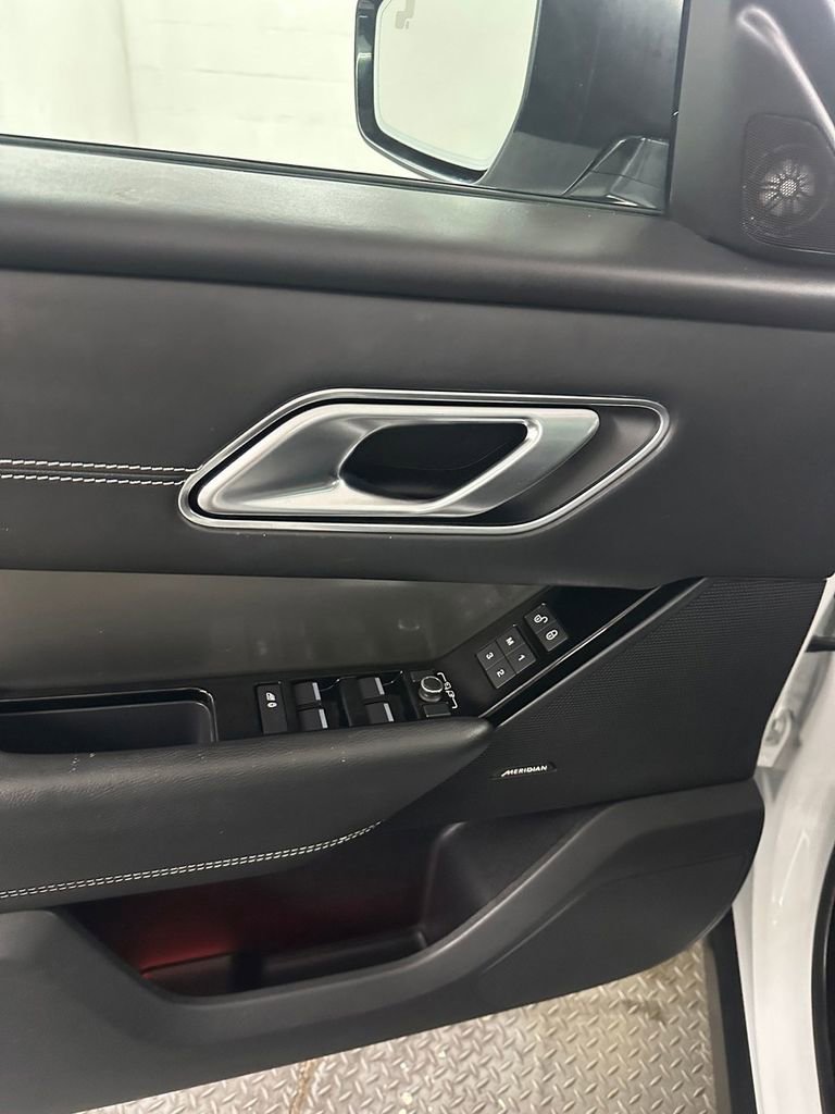Used 2019 Land Rover Range Rover Velar S image 9
