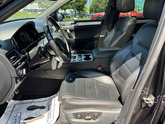 Used 2017 Volkswagen Touareg Wolfsburg Edition AWD/4WD image 11