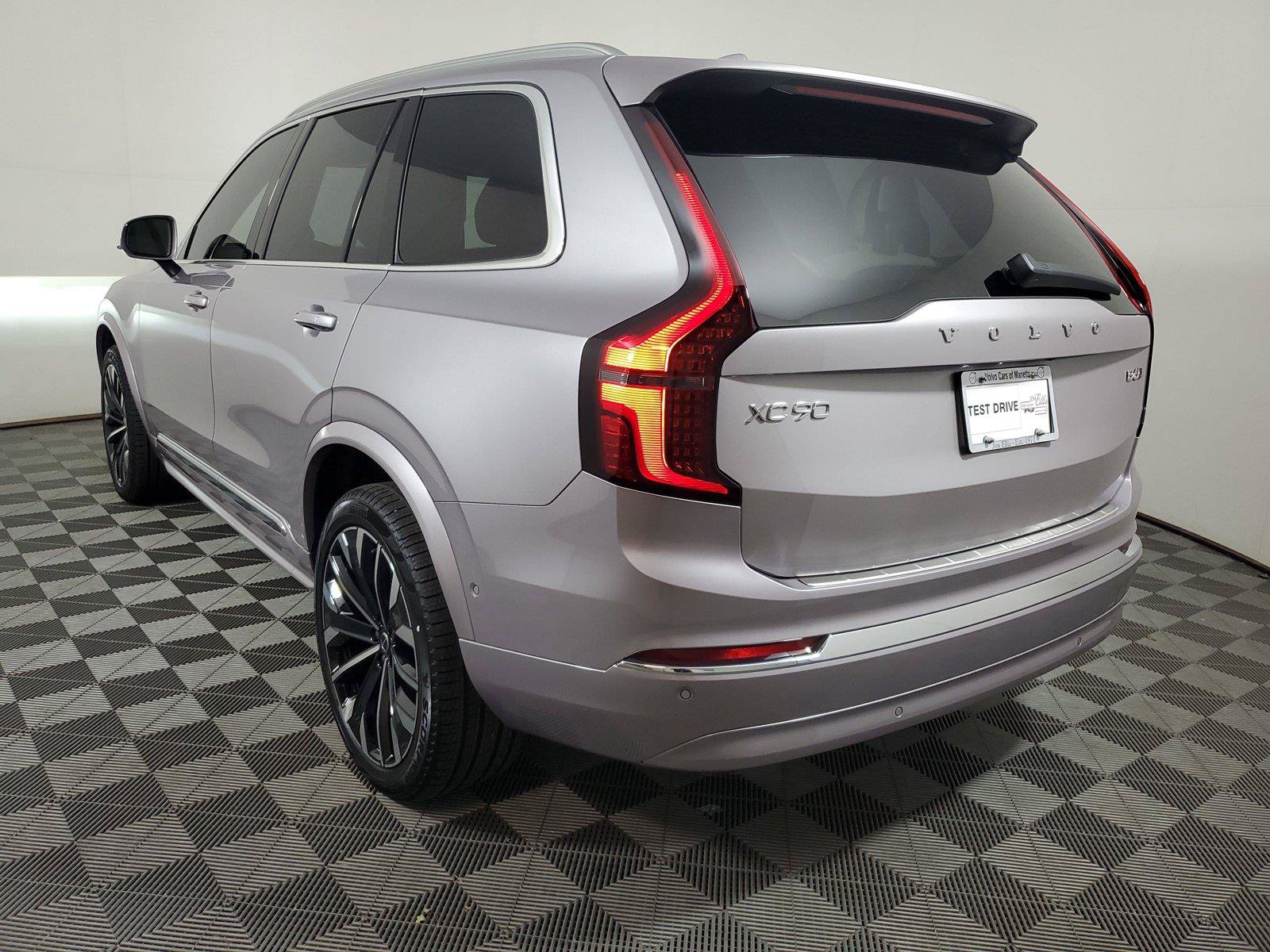 Certified 2026 Volvo XC90 B6 Plus w/ Protection Package Premier AWD/4WD image 4