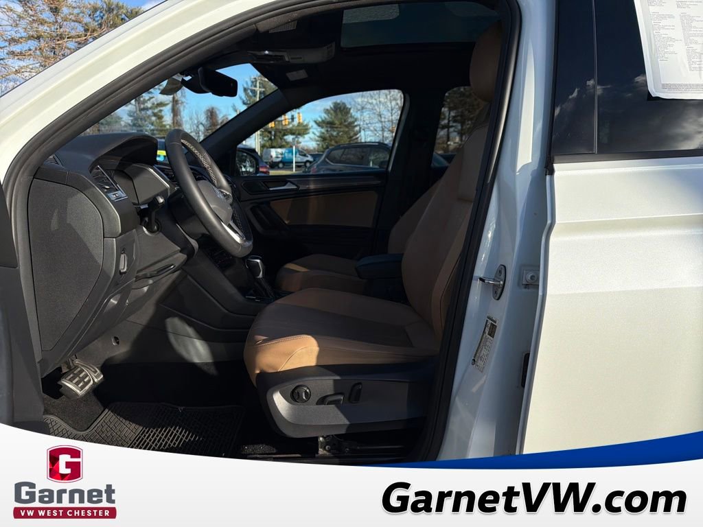 Certified 2023 Volkswagen Tiguan SE R-Line image 10