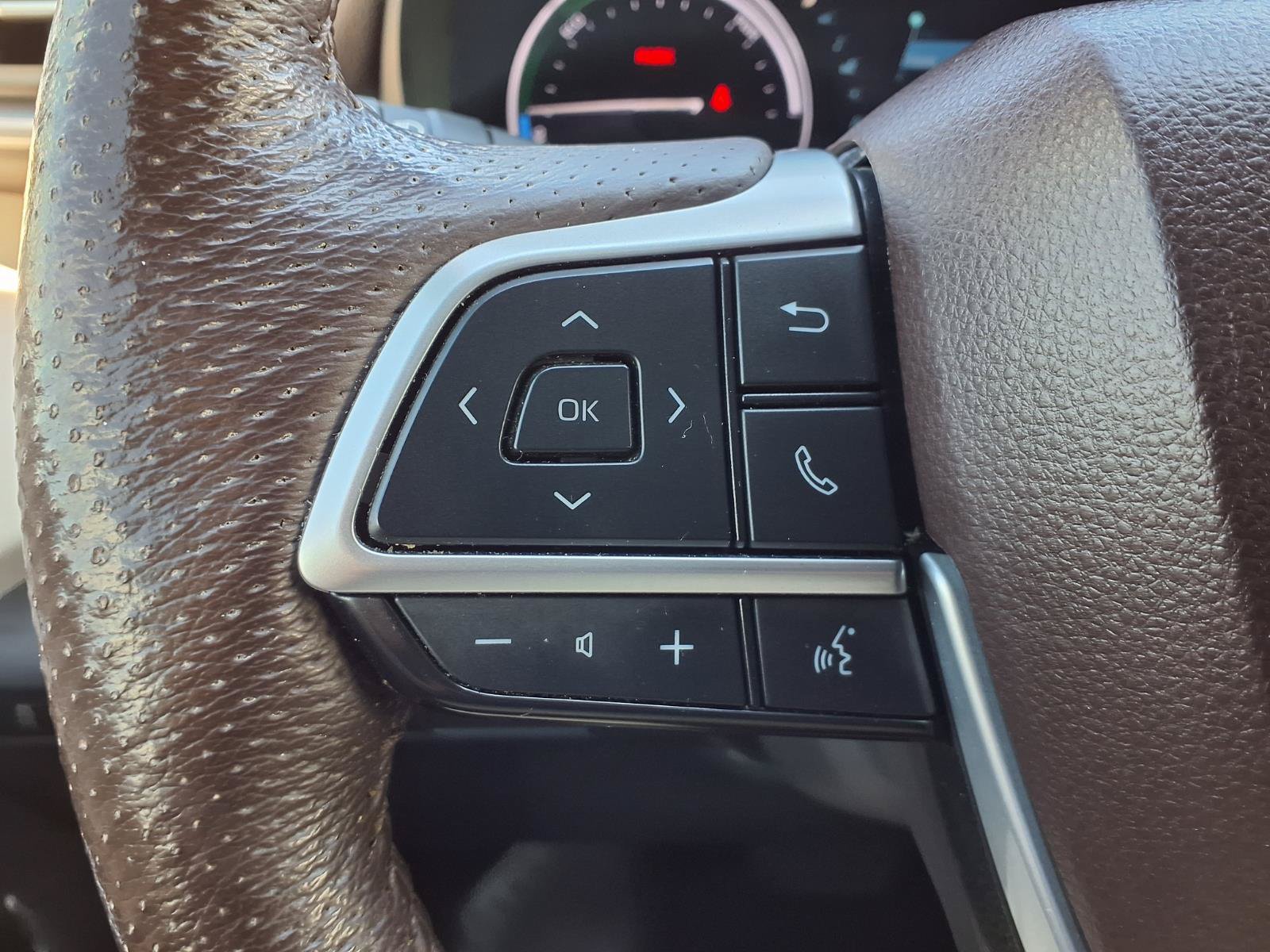 Used 2024 Toyota Sienna Platinum FWD image 15