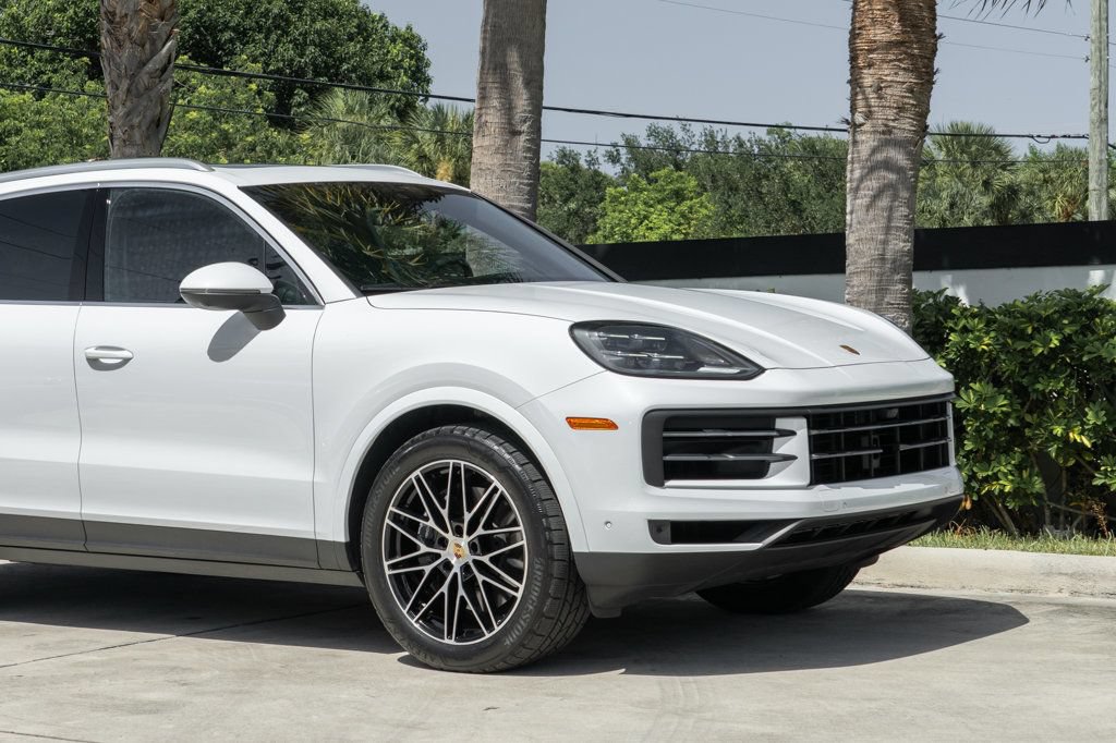 Used 2024 Porsche Cayenne AWD/4WD image 11