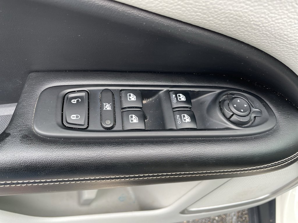 Used 2018 Jeep Compass Latitude w/ Popular Equipment Group image 9