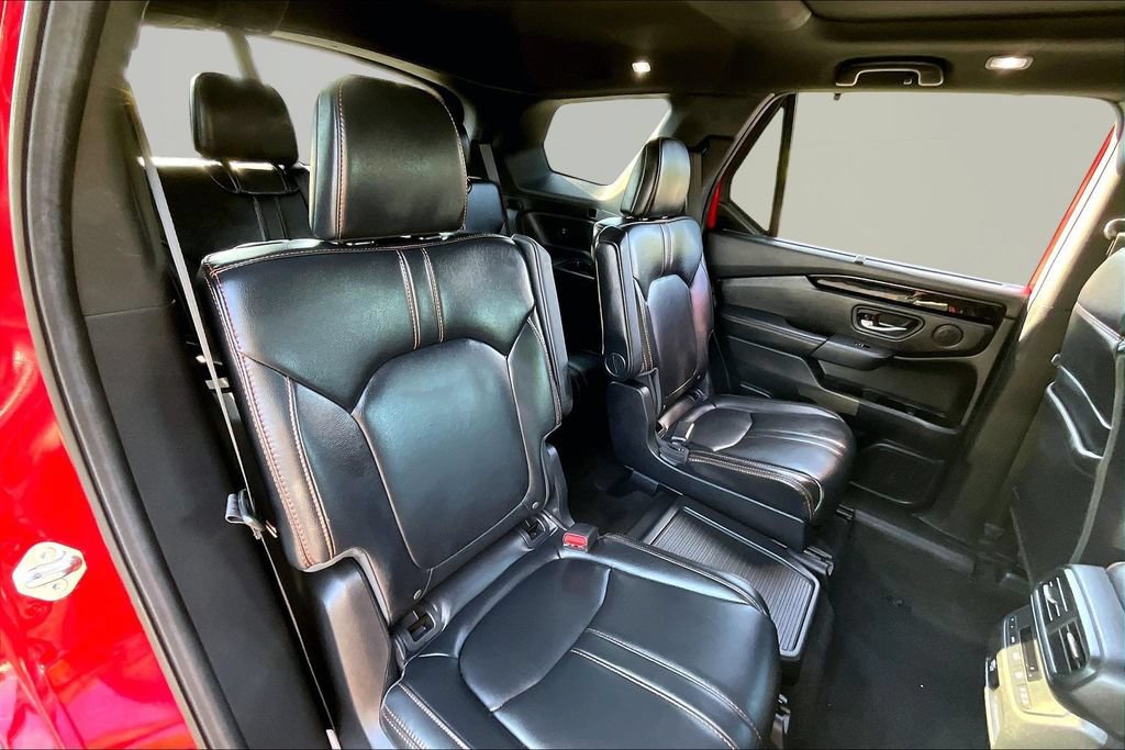 Used 2025 Honda Pilot TrailSport image 19