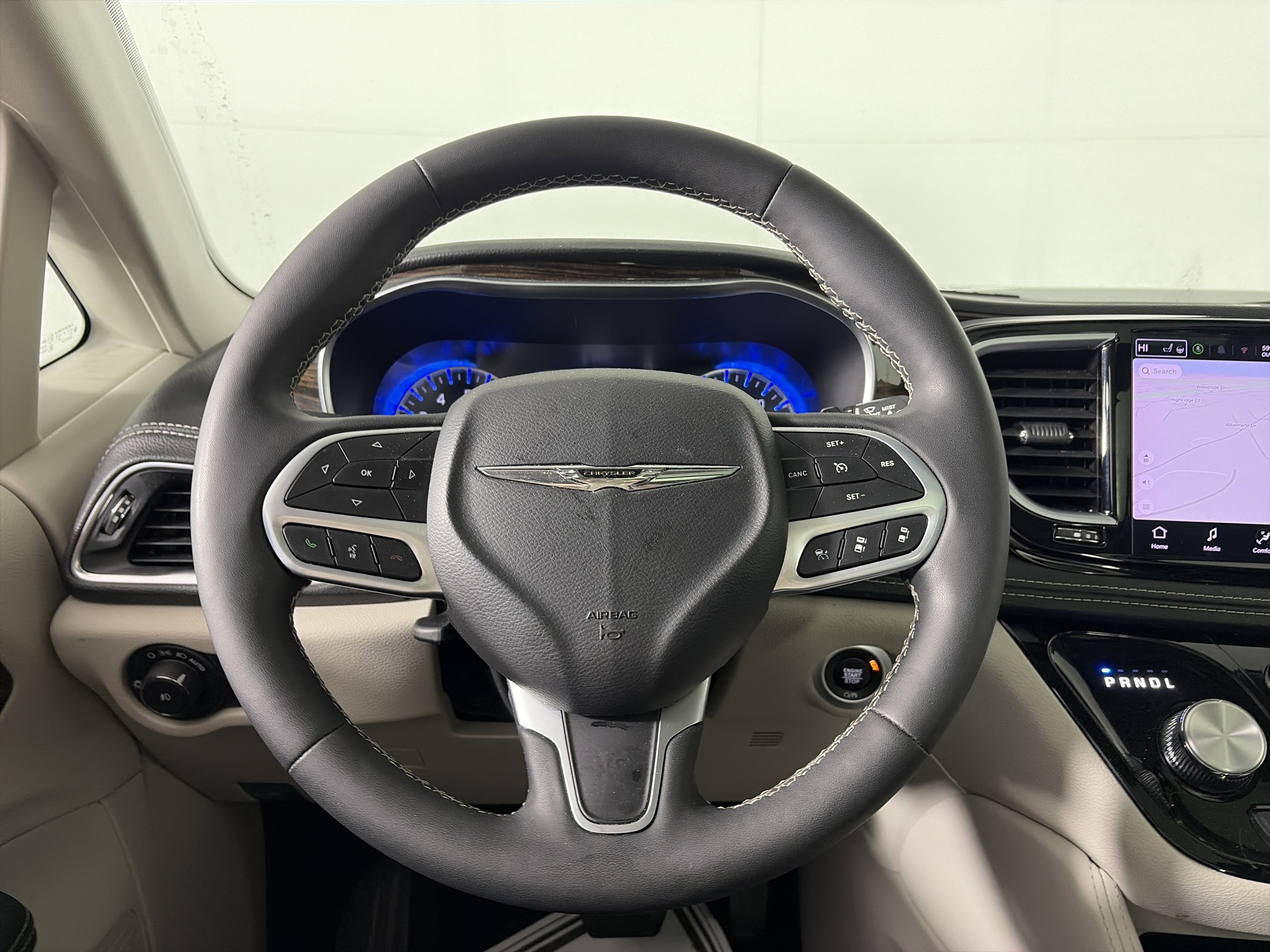 Used 2024 Chrysler Pacifica Limited image 25