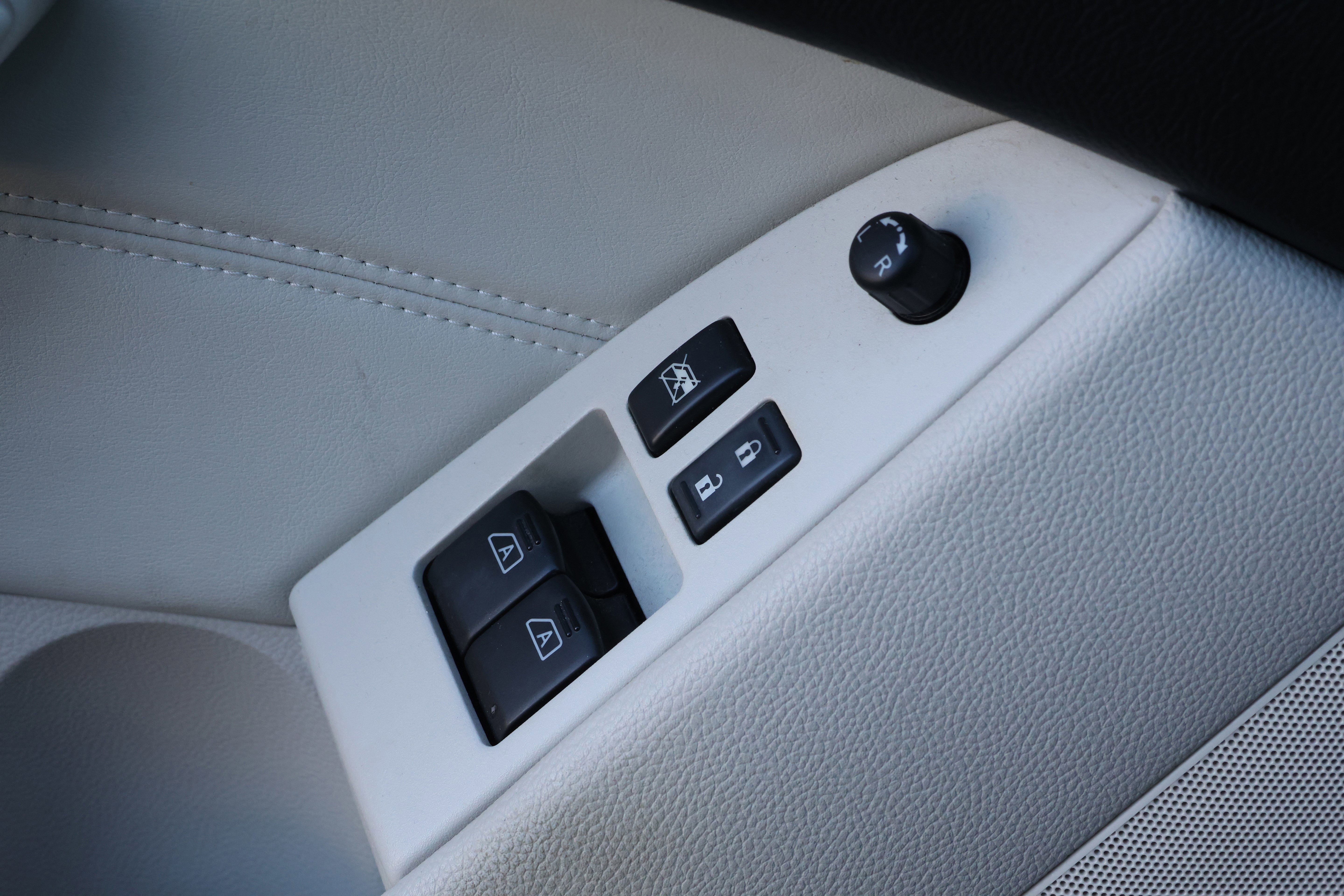 Used 2013 INFINITI G37 x w/ Premium Pkg image 14