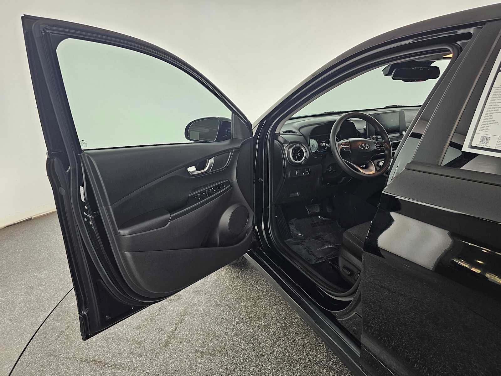 Used 2023 Hyundai Kona SE w/ Cargo Package FWD image 19