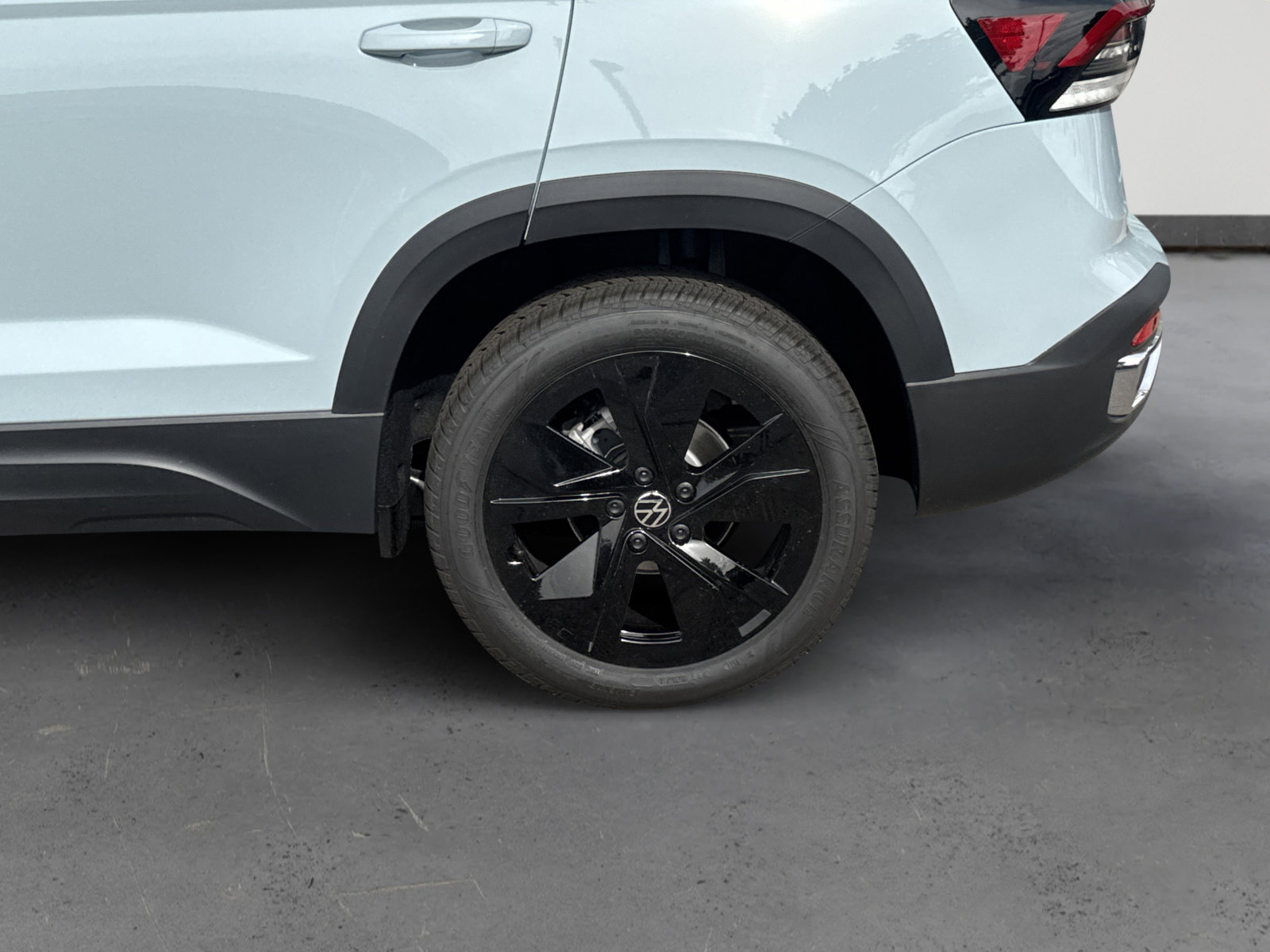 New 2026 Volkswagen Taos SE image 7