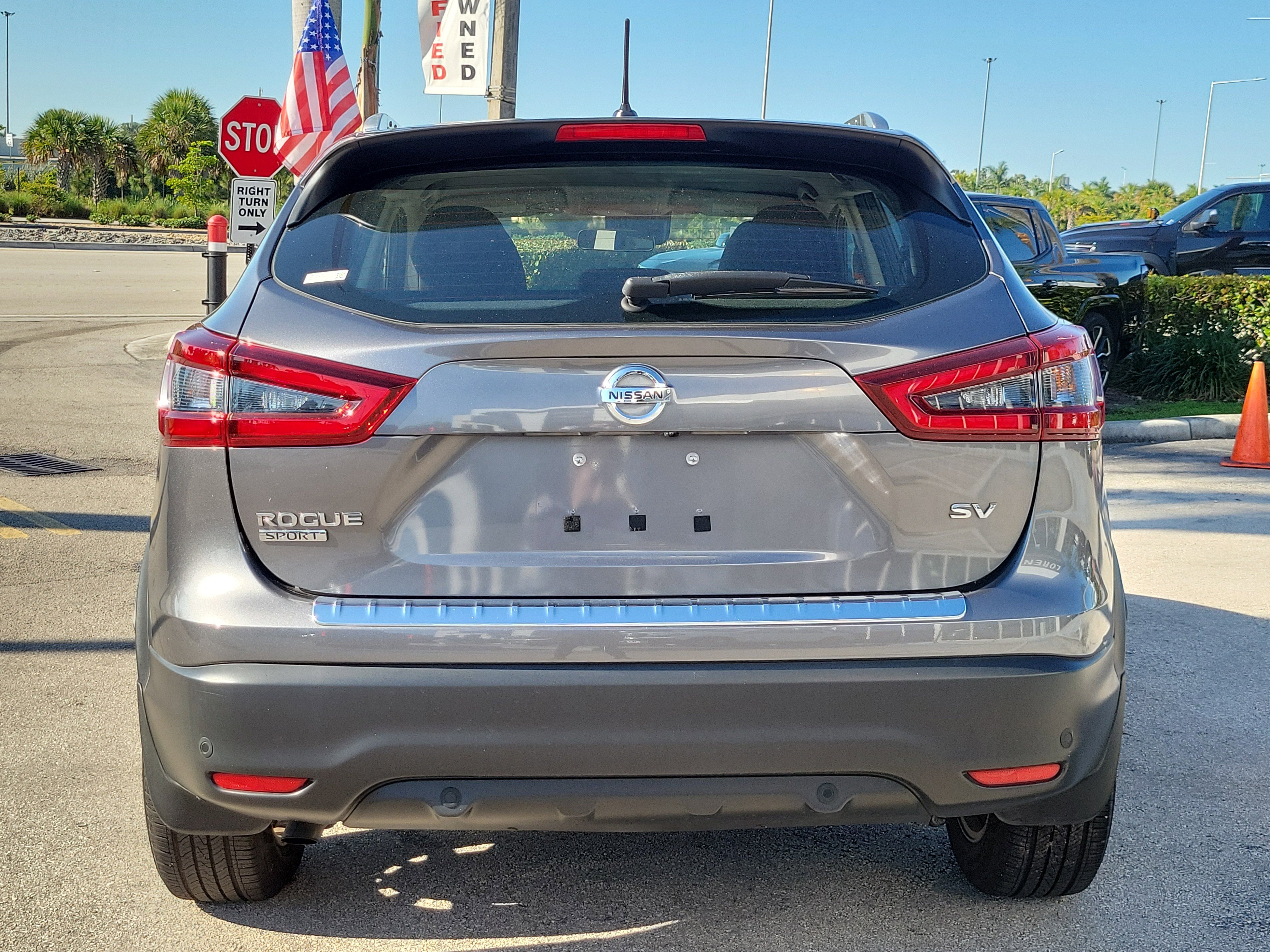 Used 2020 Nissan Rogue Sport SV image 6