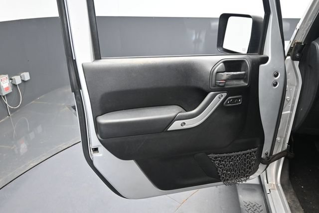 Used 2012 Jeep Wrangler Sahara AWD/4WD image 10