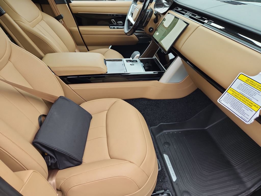 New 2025 Land Rover Range Rover Long Wheelbase SE image 3