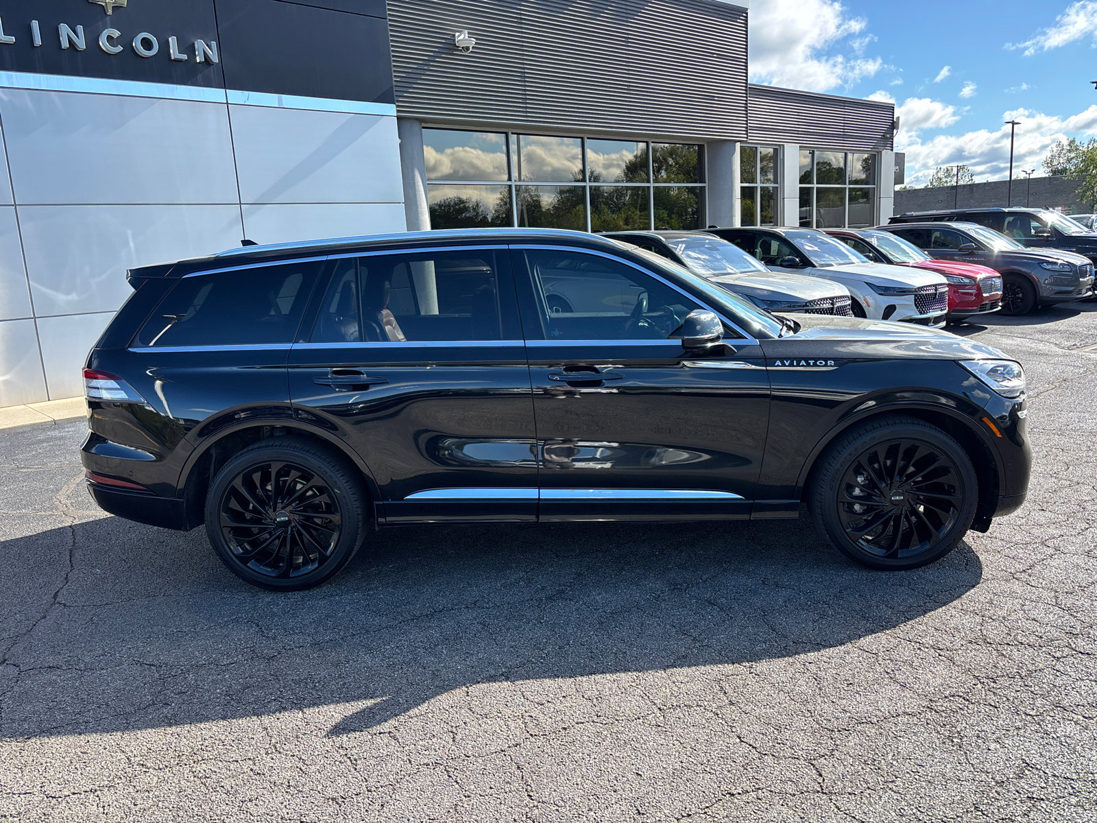 Used 2021 Lincoln Aviator Reserve w/ Equipment Group 210A AWD/4WD image 8