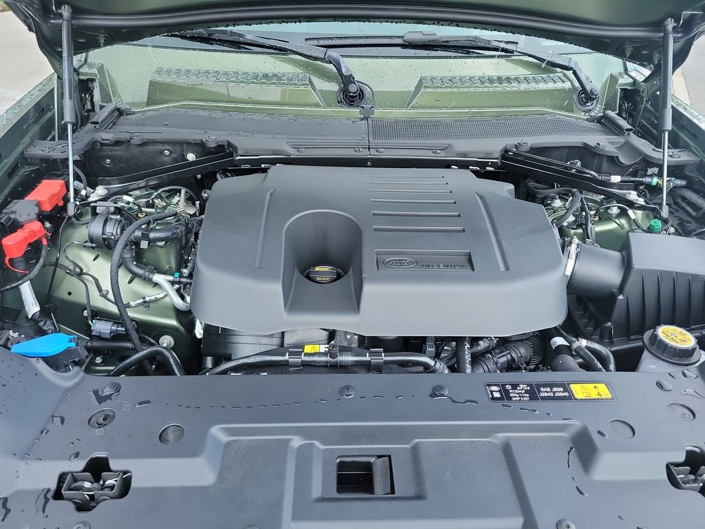 New 2026 Land Rover Defender 110 X-Dynamic SE image 28