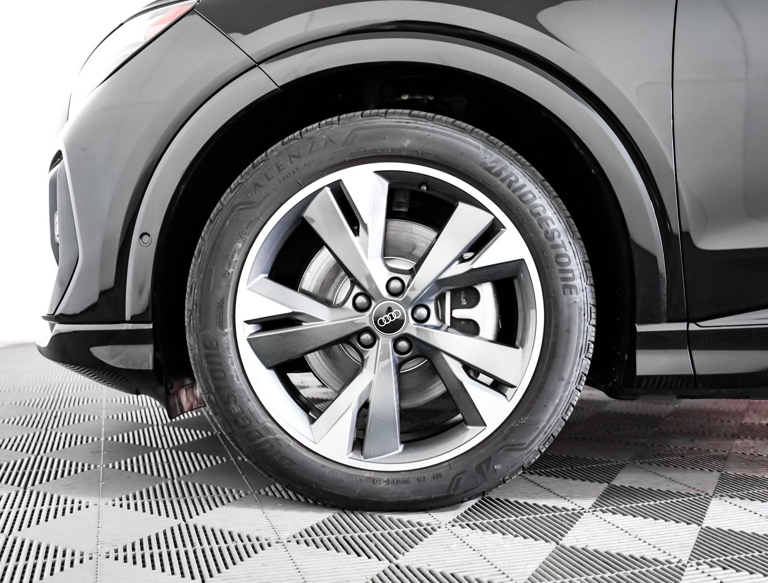 Used 2024 Audi Q4 e-tron Premium Plus image 6