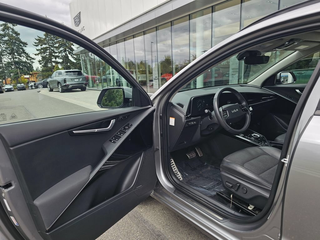 Used 2023 Kia Niro Wave w/ Wave Preserve Package FWD image 23