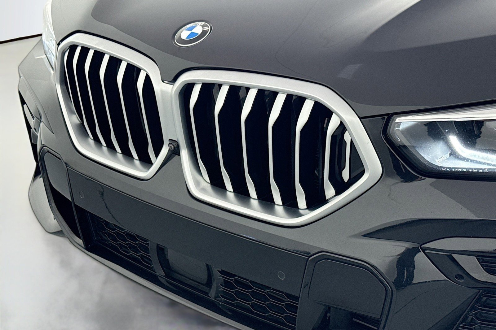 Used 2022 BMW X6 xDrive40i w/ M Sport Package AWD/4WD image 13