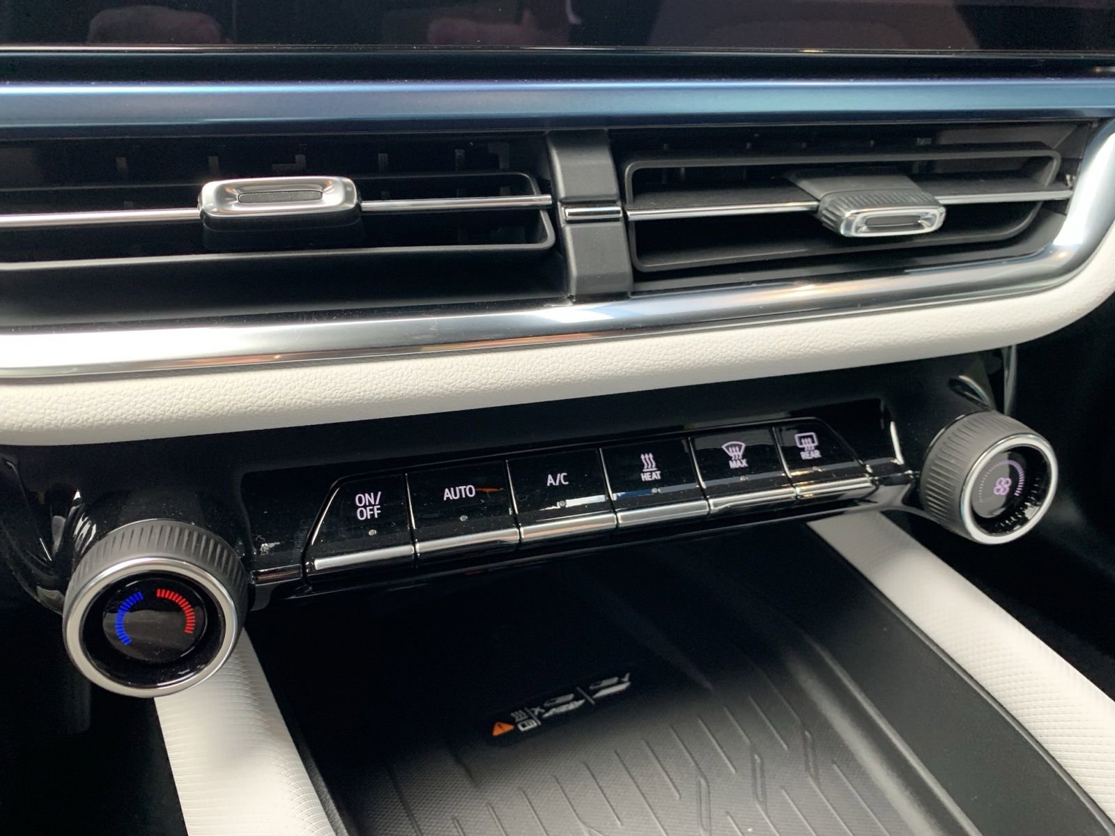 New 2026 Chevrolet Equinox EV LT image 24