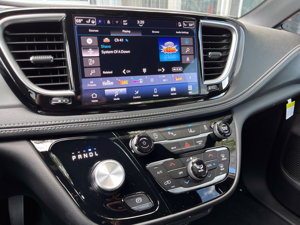 New 2027 Chrysler Pacifica Select FWD image 29