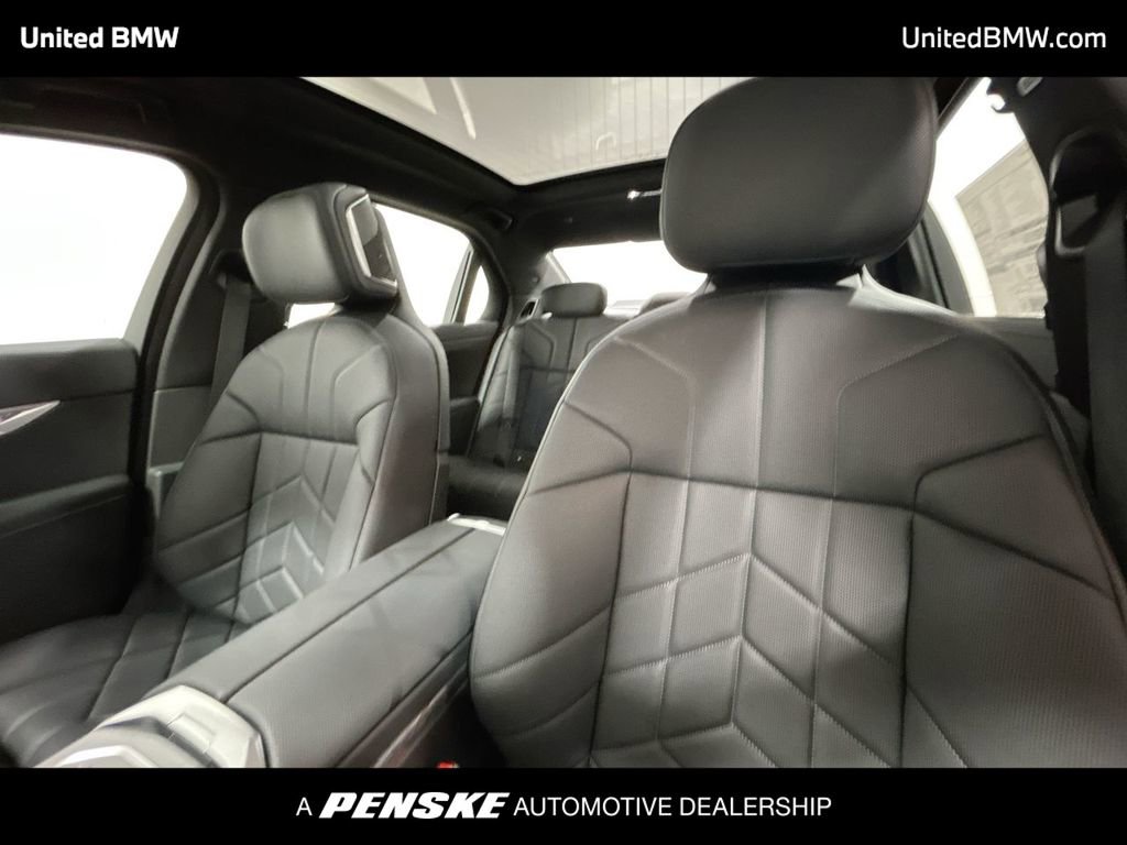 New 2026 BMW 750e xDrive w/ Premium Package image 13