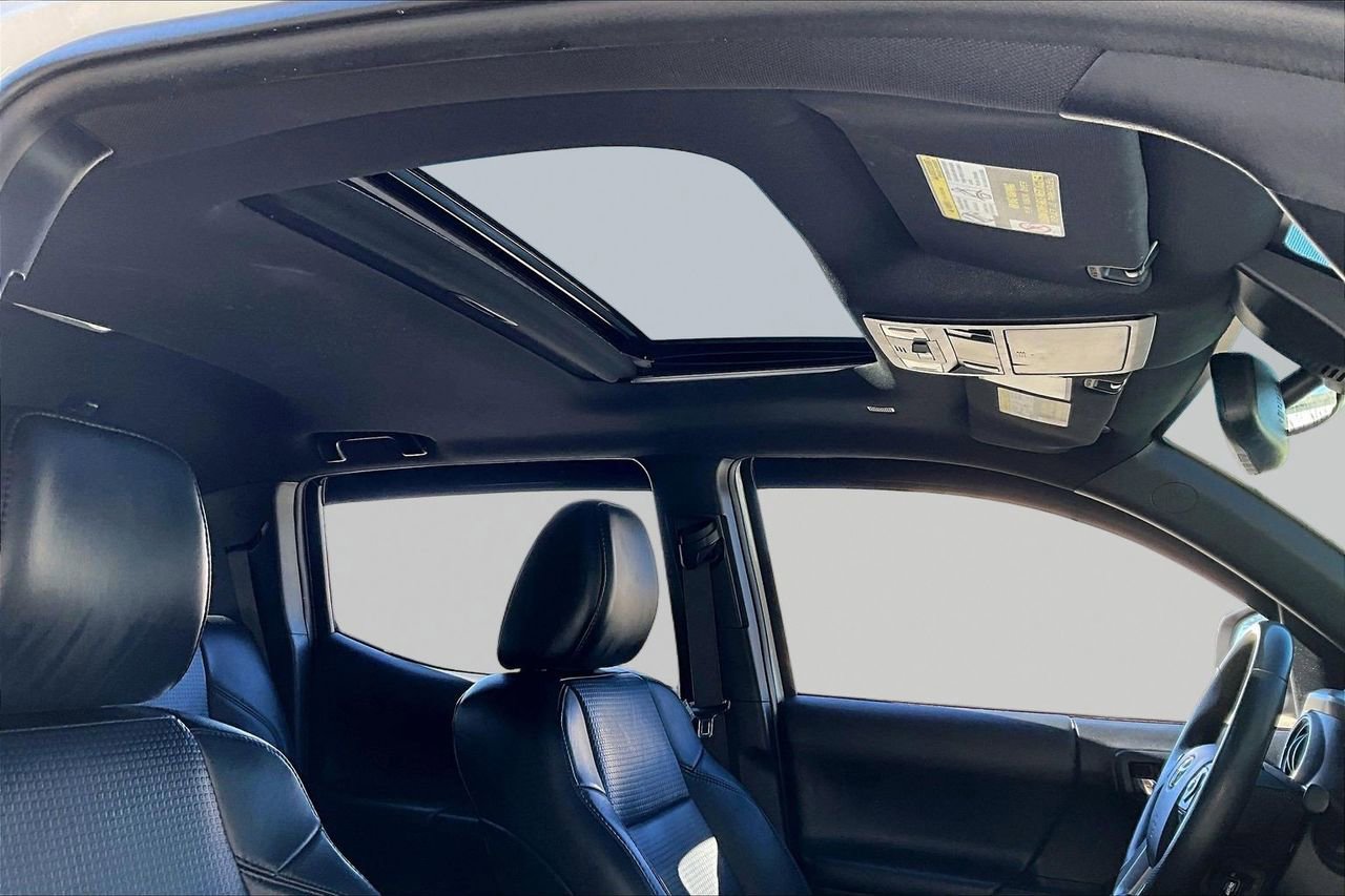 Used 2019 Toyota Tacoma Limited image 16